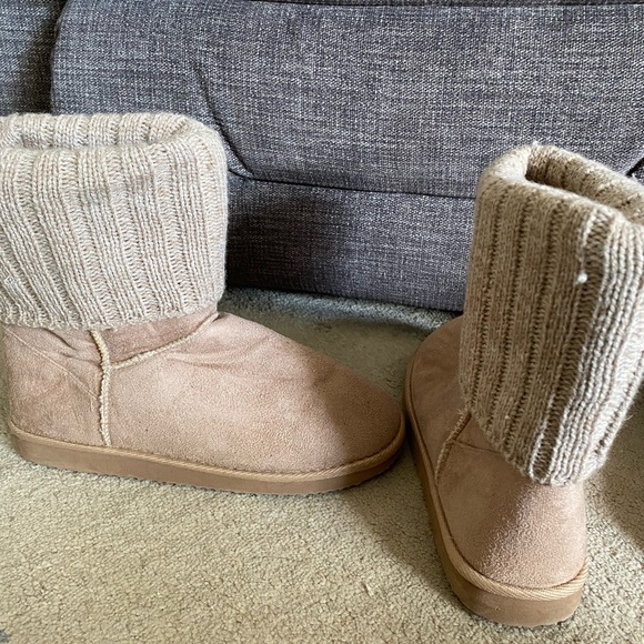 Wet Seal size 8 tan boots - Picture 2 of 4